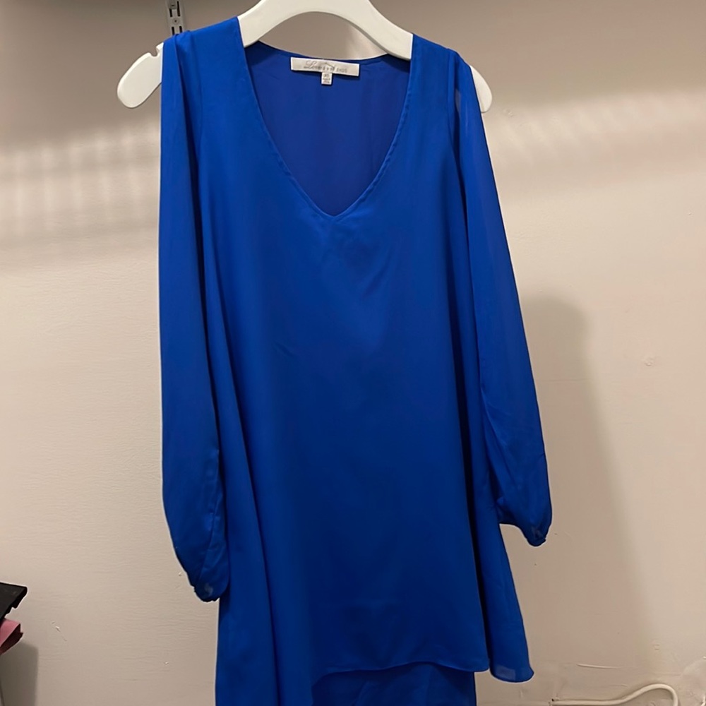 blue dress